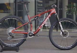 2026 S-Works Epic 8 ... * skladem ve Spectrumbike * 9,7kg /zapletená kola 998g * RockShox flight attendant ... #epic8...