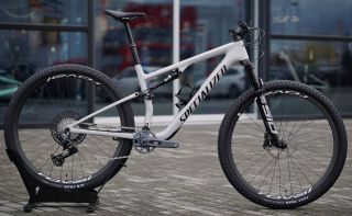 2026 Epic Expert. ... Skvěle vyvážené kolo na XC a lehké trailové ježdění. ... * 11.45kg * 120/120mm @29 * skvělá kola...