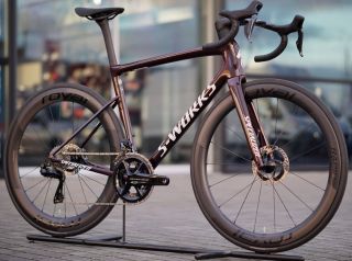 🖤 S-Works Tarmac SL8. ... 🏎️ Stále je to Superbike. 🏁 Stále je to "Benchmark". Stále se každé nové kolo, které přijde na...